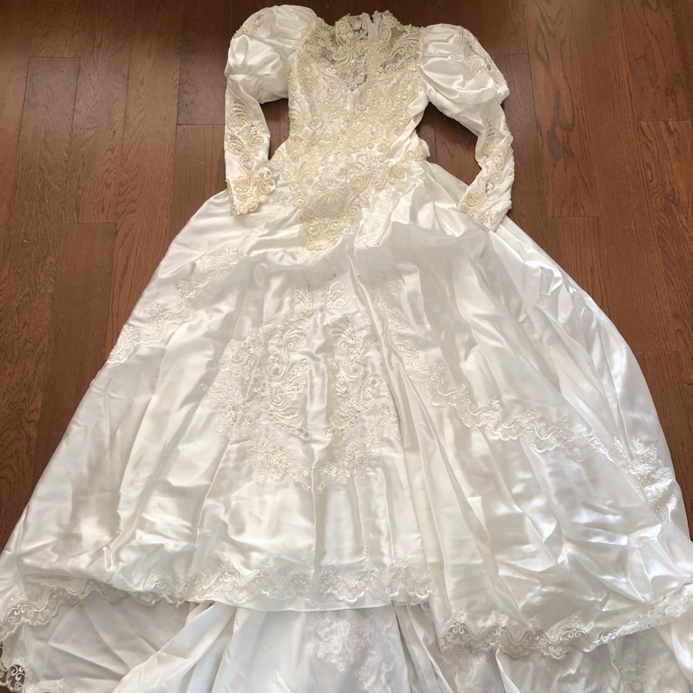 Vintage Wedding Dress - Picture 2 of 8